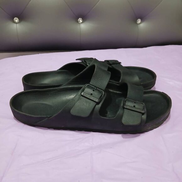 Birkenstock Shoes - Birkenstock women's size 11 Arizona rubber sandals black